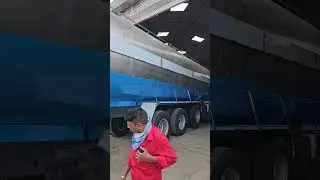 Eicher 16 wheel heavy Road milk tanker in big size truck#eicher #tanker #cranelifting