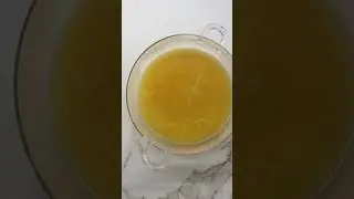 Sopa o caldo de pollo en olla r&aacute;pida