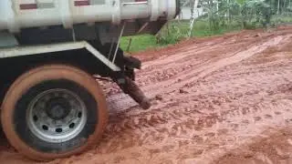 Mb 2423 tra&ccedil;ado no atoleiro