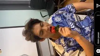 SARAWAT AND TINE EATING STRAWBERRY 2GETHER //  WIN METAWIN INSTAGRAM STORY