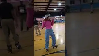 Groovin&rsquo; 💃 #dmv #rollerskate #rollerskating #dc #sk8visualzent #sk8 #baltimore #skate #shorts