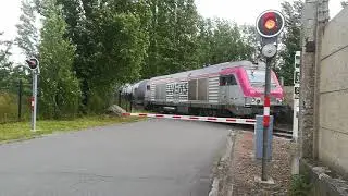 BB 75000 ( 75025 Lineas ) + 4 wagons citernes entrant dans l'usine Polynt Composites.