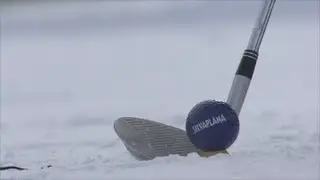 Поиграйте в гольф на льду в Swiss Snow Golf!