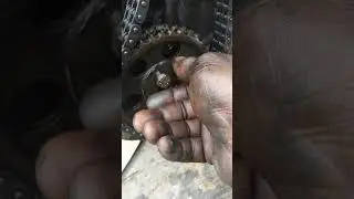 process of removing crankshaft of Peugeot 504 PT 2