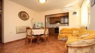 Apartment Veliko Brdo 6792c - Hotel in Makarska, Croatia