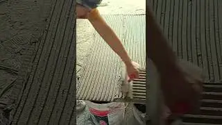 Teknik cerdas meratakan semen pada keramik dengan alat perata semen sederhana #shorts