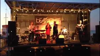 Sabrina Ward singt Valerie mit Beathouse