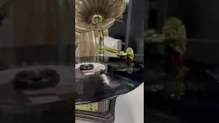 Mini retro metal gramophone record player
