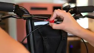 3) Easy release brake system for inserting wheels