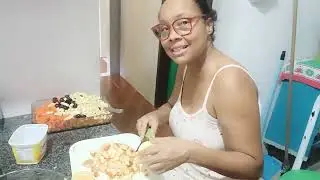 FEIJOADA BAIANA COM SOBREMESA SALADA DE FRUTAS 😋😋