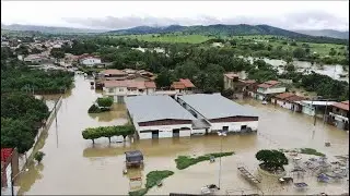 URGENTE:  EM  ITAMBE   RIO VERRUGA TRANSBORDA  E ALAGA  VARIAS RUAS   DA  CIDADE