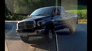Garbage Dodge Ram owner blows stop sign #baddriver #dodge #dodgetrucks