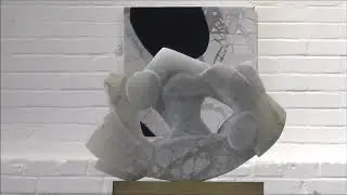Beeld van Blauw Albast met textiel doek van Ellen Krol
