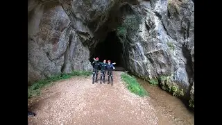 Espeleobarranquismo en Cueva valporquero - León