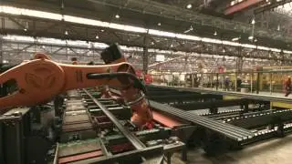 Heavy Duty KUKA Titan Robot Stacking Steel Beams