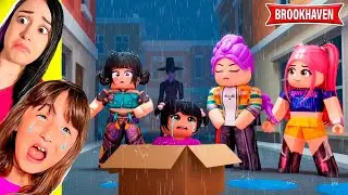AS GUERREIRAS me ADOTARAM e TEM um ESTRANHO nos OBSERVANDO no ROBLOX BROOKHAVEN! Sophie Também Joga