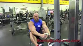Hardkorowy Koksu trenuje w Gold's gym