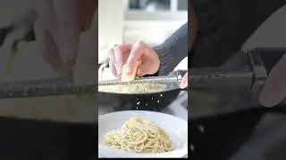 Creamy lemon garlic pasta ✨ #pastarecipe #parmesan #pastalover #comfortfood #easyrecipe #easydinners
