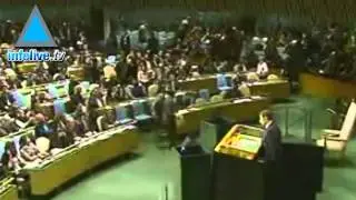 Nicolas Sarkozy copieusement applaudit