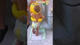 Can&rsquo;t hold your slippery baby during bath time? Try Adjustable Baby Bath Stand! #BathTime
