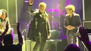 End of the show.. Robby Krieger, Billy Idol, Steve Stevens.10/30/25￼