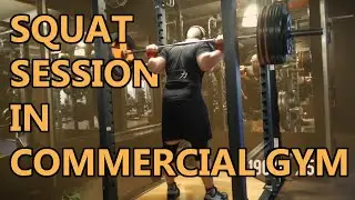 LIGHT SQUAT SESSION IN COMMERCIAL GYM