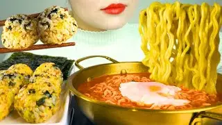 ASMR MUKBANG | SPICY NOODLES AND FLYING FISH ROE RICE BALLS | 辛ラーメンとチュモッパ | English subs