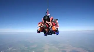 тандем - прыжок с парашютом  4000 метров.