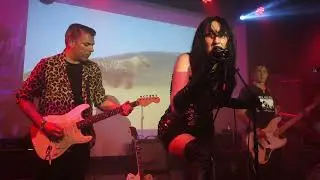 Emily Breeze - Yesterday's Parties