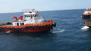Assist tugboat difficulty in leaning on barges when the waves are big