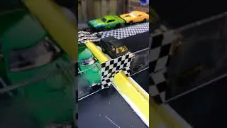 Hot Wheels Race Gran Torino VS. Rodger Dodger