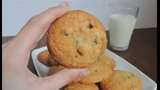 Crispy chocolate chip cookies / cookies crujientes con chocolate
