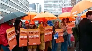 Doctors demand higher pay in England