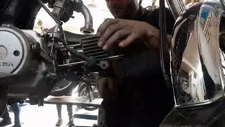aj kay vlog main maine CD70 bike ma ring piston install karwia 