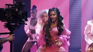 Noa Kirel - Please Don't Suck (Behind The Scenes)