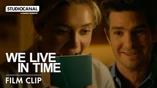 Эндрю Гарфилд в фильме «МЫ ЖИВЁМ ВО ВРЕМЕНИ» — клип о предложении | STUDIOCANAL