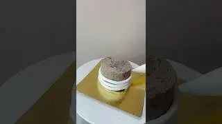How to crumb coat chocolate cake easily 😱🤩😱#shortsvideo #youtubeshorts #share #viralshort #trend
