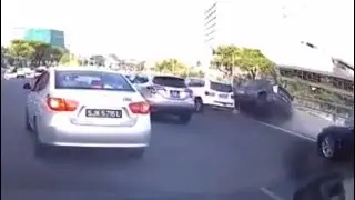 23nov2019   pie  smrt taxi lose control of the vehicle after being hit from behind