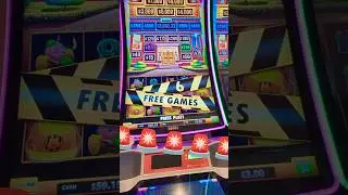 FINALLY HIT A #HUFFANDPUFF BONUS AND THIS HAPPENED 🤯🤯🚨🚨🤞🏽🤞🏽#gamble #casino #slots #fun #win #bonus
