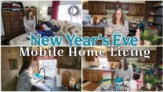 New Year's Eve in our Mobile Home / Clean & Bake with me. 