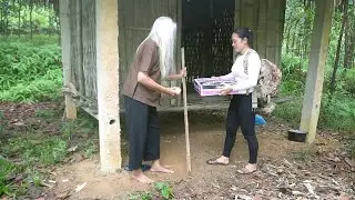 Girl Helps 97 Year Old Lady: Extreme Cleaning And Fixing Her Broken Door