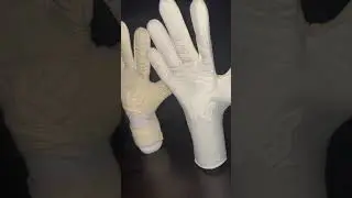 Lights on with the new whiteout collection from KEEPERsport 💡😍 #goalkeeper #keepersport #gloves