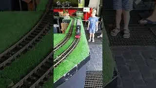regner Frieda scare kid with whistle #livesteam #steamtoy