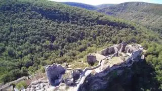 Vid&eacute;o a&eacute;rienne du village de Penne et de son ch&acirc;teau.  (Tarn)