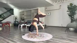Animal Flow is a full-body movement that pursues overall strength and beauty.