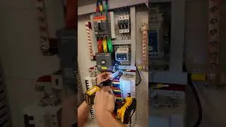 Tủ tổng ph&acirc;n phối bus bar, bảo vệ mất trung t&iacute;nh schneider mikro cho to&agrave; nh&agrave; 6 tầng -DITICO