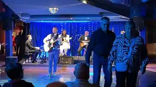All Along the Watchtower - Bob Dylan Chris May and the Pearldivers MS HAMBURG