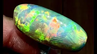 Cutting a huge semi-black Australian Opal into a unique cabochon.