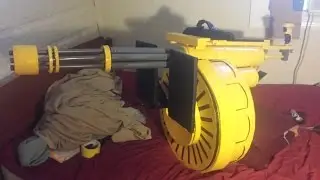 A FUNCTIONAL Coco Adel Minigun prop?! - RWBY Coco Adel Genderbend Cosplay