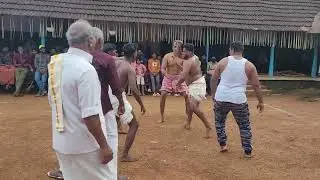 ഓണത്തല്ല്  (onathallu)  തൃശൂർ ജില്ലയിലെ നടുമ്പുര ദേശം 2022 സെപ്റ്റംബർ ഏഴാം തീയതി നടന്നതിൽ നിന്നും